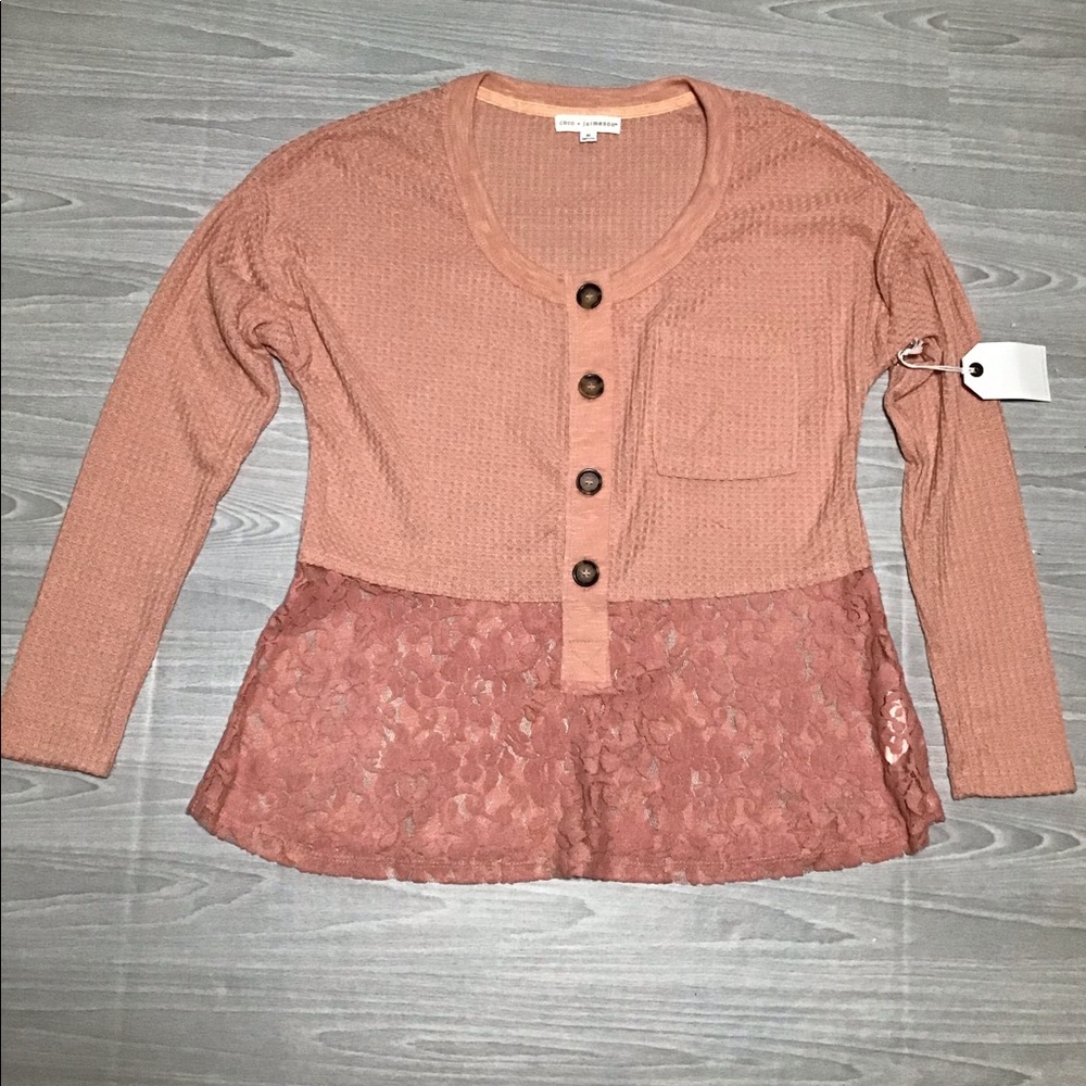 -Coco & Jaimeson peach button top w lace. Medium.